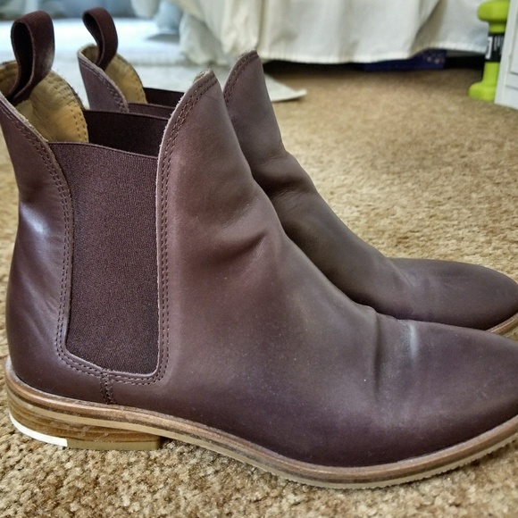 Everlane Shoes - Everlane The Chelsea Boot in Burgundy Sz 7.5